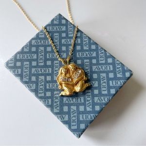 Vintage Avon Gold-Tone Angels/Two Ladies Necklace